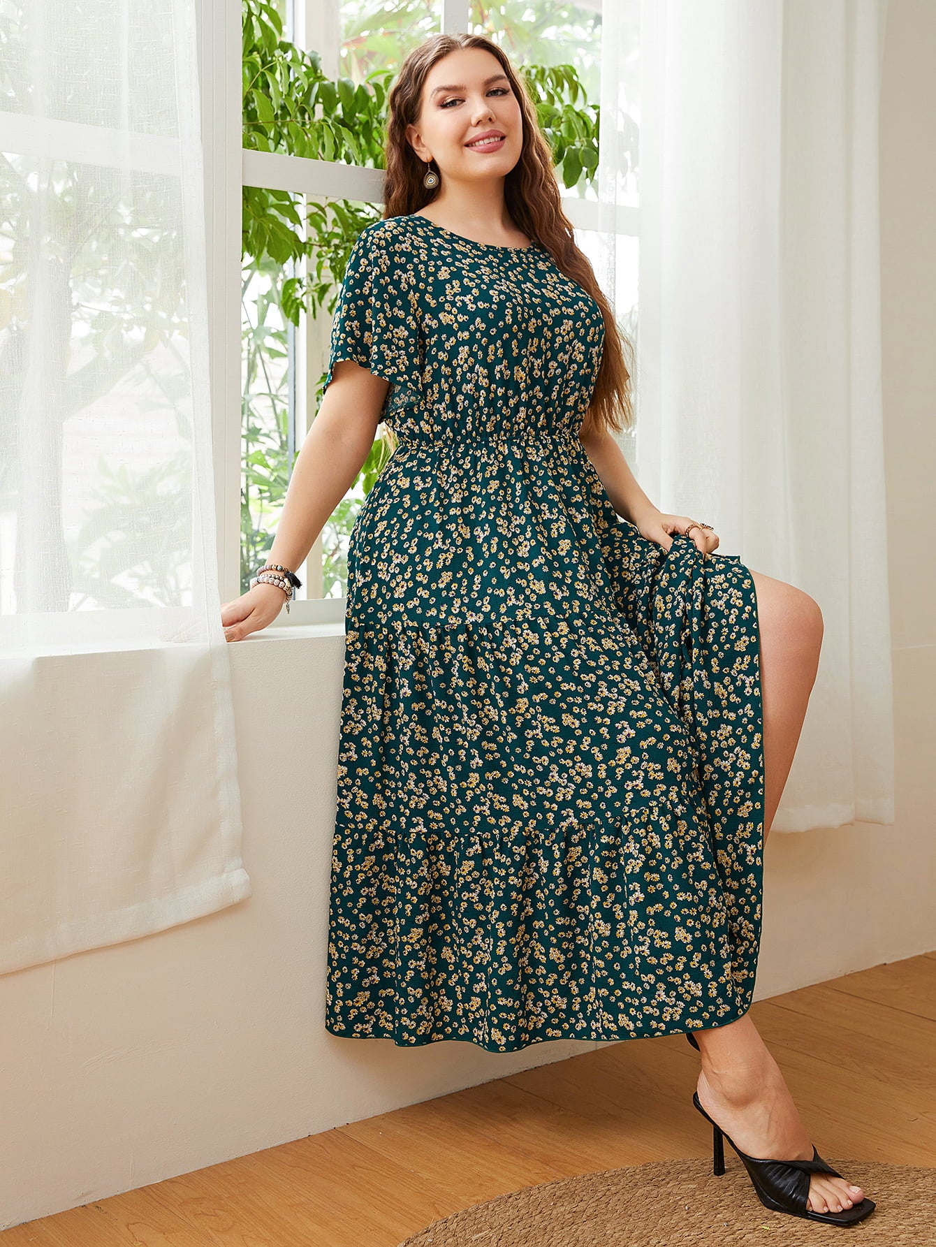 Plus Size Floral Round Neck Short Sleeve Midi Dress Trendsi
