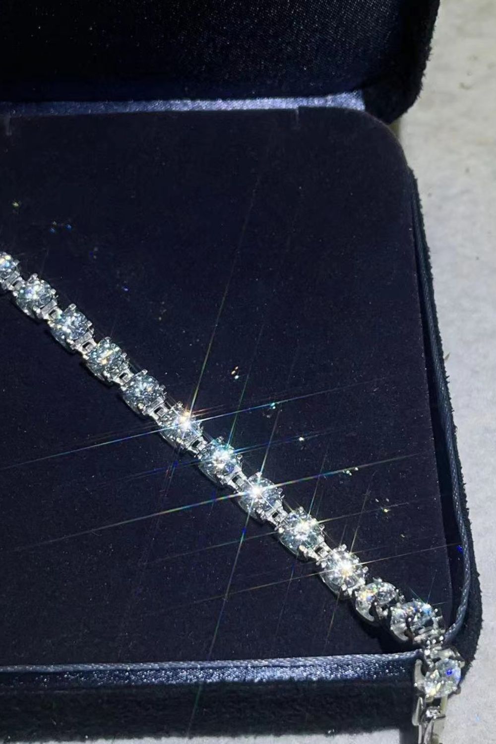 Stunning 10 Carat Moissanite Platinum-Plated Bracelet Trendsi