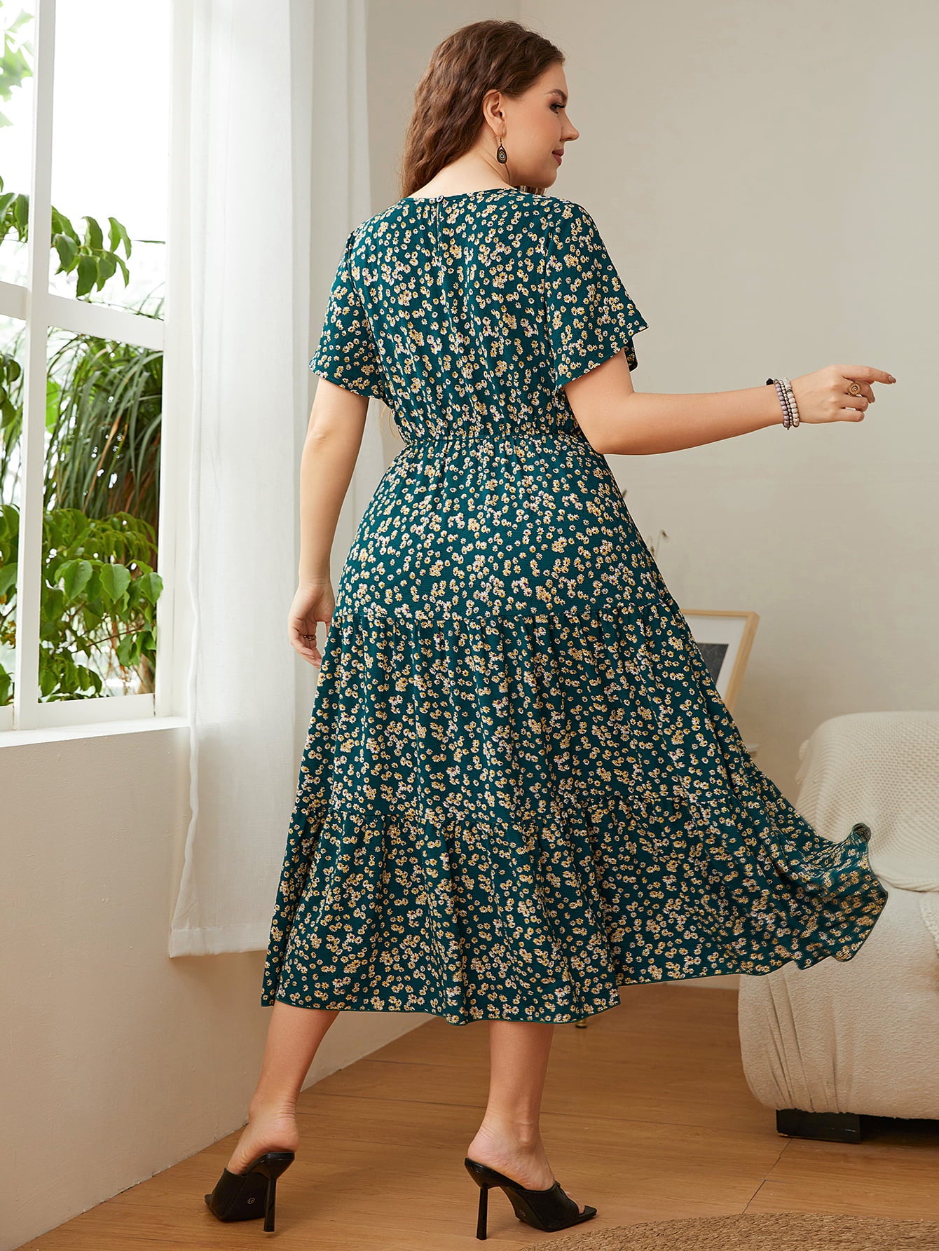 Plus Size Floral Round Neck Short Sleeve Midi Dress Trendsi