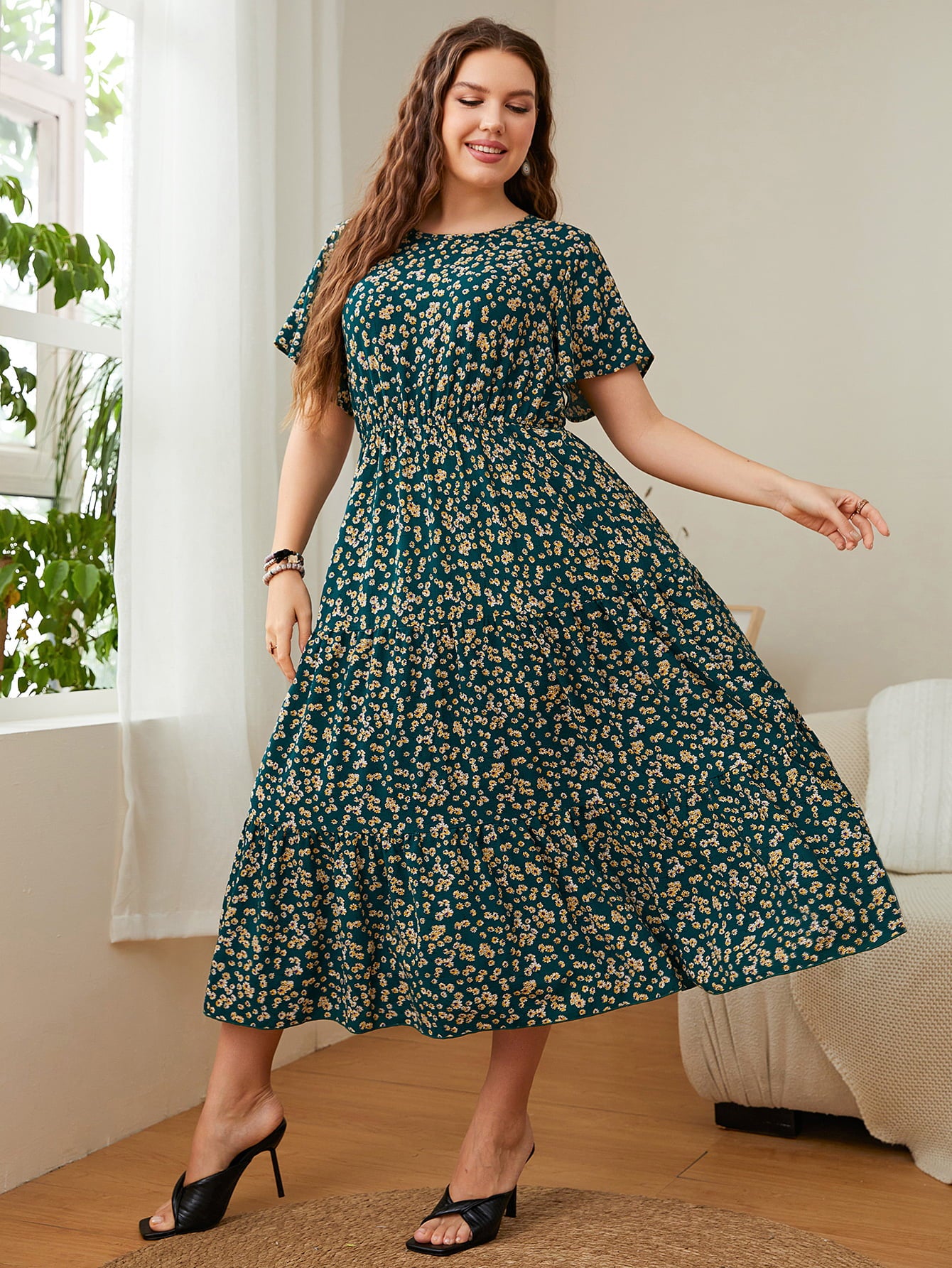 Plus Size Floral Round Neck Short Sleeve Midi Dress Trendsi