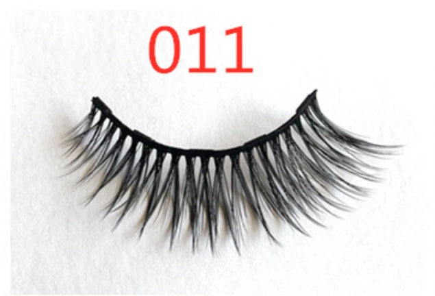 A Pair Of False Eyelashes With Magnets In Fashion Red Beauty's Boutique