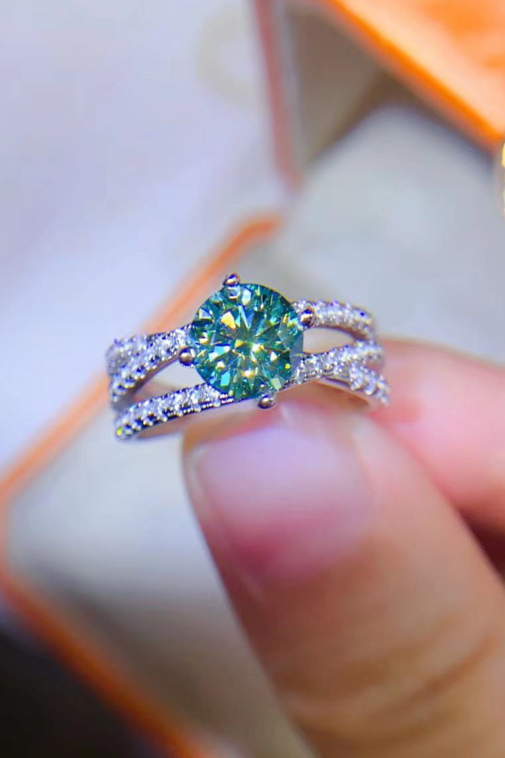 Light Green 1 Carat Moissanite Contrast 925 Sterling Silver Ring